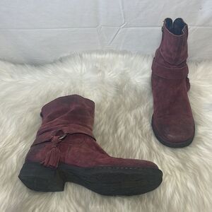 Born Cory Burgundy  Suede Distressed Side Zip Booties Sz 7
